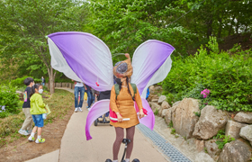 극단나무 (거대 공룡과 곤충 모형의 퍼포먼스 공연)